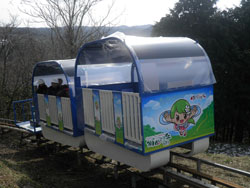 鳥取県　遊園地　9名乗り×2両+荷台車