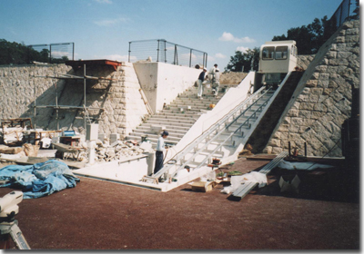 大阪府　6名乗り＋車椅子1台<BR>